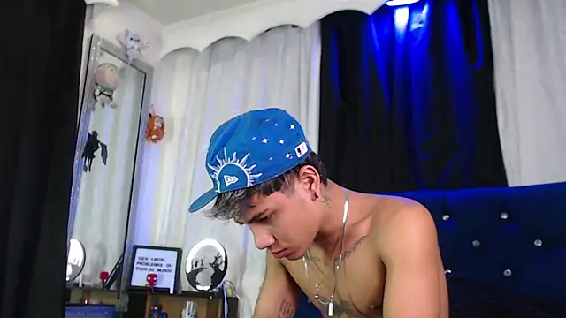 Sexys Boys Hot1 online show from July 5, 3:32 am