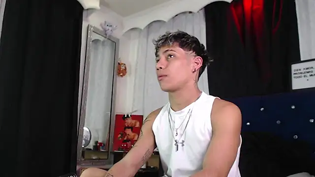 Sexys Boys Hot1 online show from July 10, 1:09 am