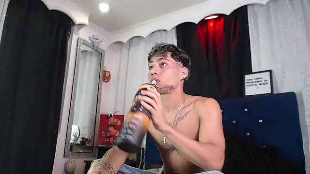 Sexys Boys Hot1 online show from July 9, 12:59 am