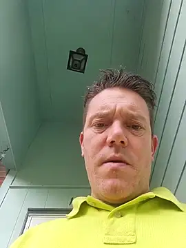 Bigtater1999 online show from April 4, 8:28 pm