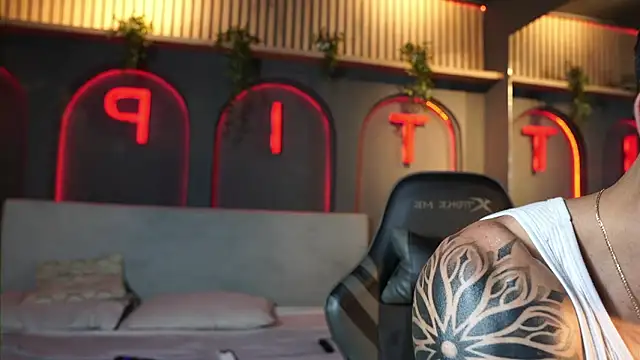 Austin bolt online show from March 4, 1:45 am