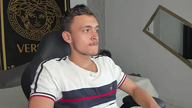 Desmon Clark online show from December 10, 8:38 pm