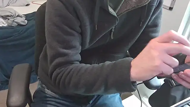 an4y8ot online show from February 26, 9:43 am