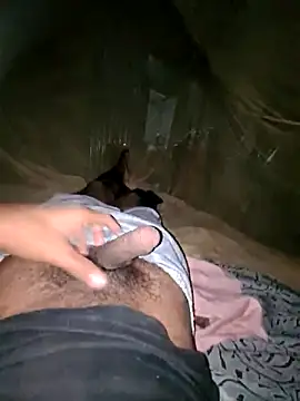 Snapshot of Reynold2608 chatting on February 22, 10:04 pm Reynold2608 online show from February 22, 10:04 pm