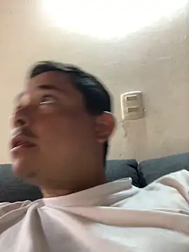 isacalejandroo online show from January 11, 7:05 pm