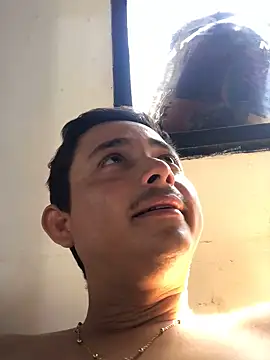 isacalejandroo online show from February 9, 6:05 pm