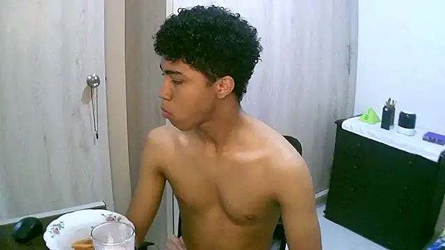 Snapshot of sexy_diamante_ chatting on September 29, 1:37 am sexy diamante online show from September 29, 1:37 am