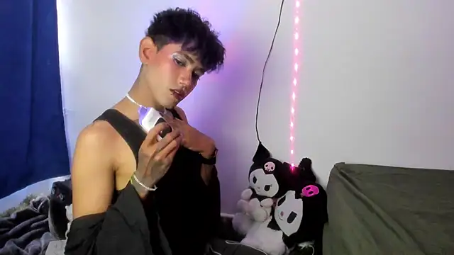 andrew uwu  online show from October 11, 7:40 pm