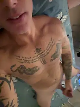 luv2masterb8247 online show from January 22, 12:38 am