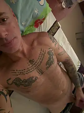 luv2masterb8247 online show from December 26, 12:36 am