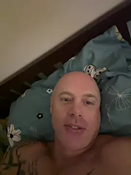 luv2masterb8247 online show from February 27, 12:41 am