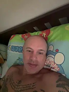 luv2masterb8247 online show from December 24, 12:44 am