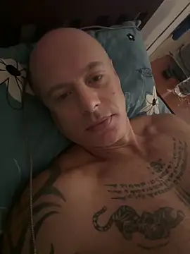 luv2masterb8247 online show from January 28, 12:36 am