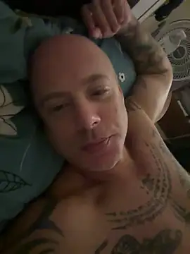 luv2masterb8247 online show from February 24, 12:41 am