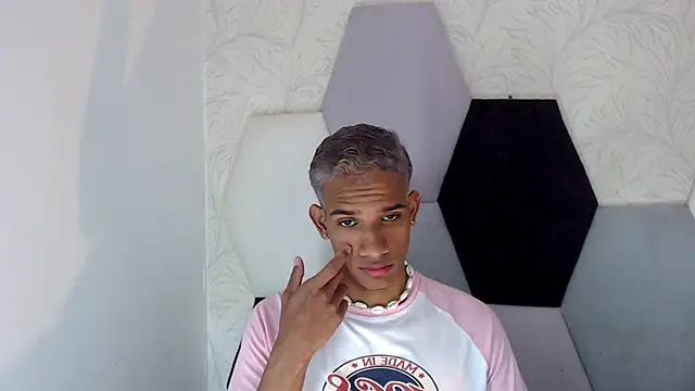 AbrahanBratz online show from January 10, 11:43 am