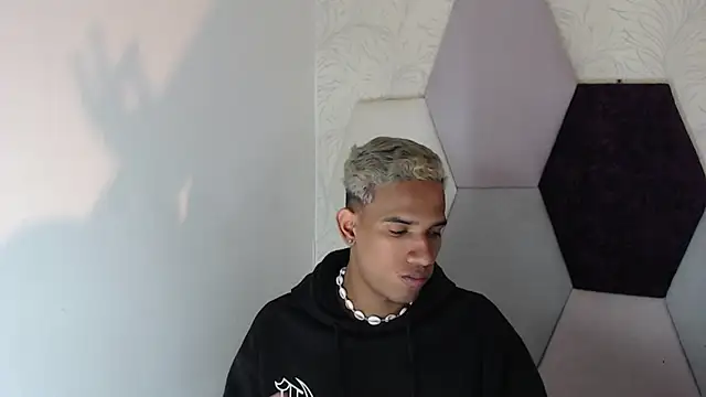 AbrahanBratz online show from January 30, 2:58 pm