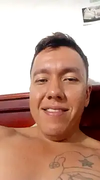Snapshot of Valentino_hotboy chatting on February 5, 4:48 am Valentino hotboy online show from February 5, 4:48 am