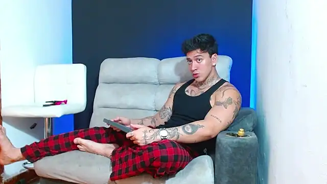 JUSTIN FULLER1 online show from March 10, 4:07 am