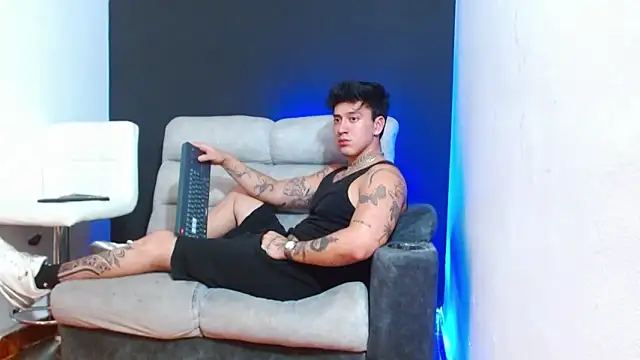 JUSTIN FULLER1 online show from March 25, 3:43 am