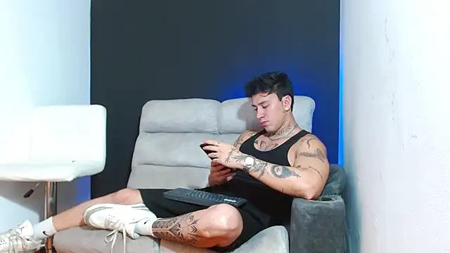 JUSTIN FULLER1 online show from February 25, 11:17 pm