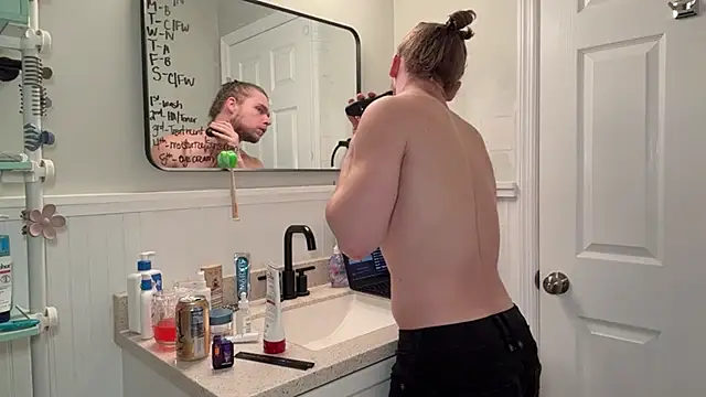 Snapshot of DaddydayDrinkzz chatting on December 31, 4:57 pm DaddydayDrinkzz online show from December 31, 4:57 pm