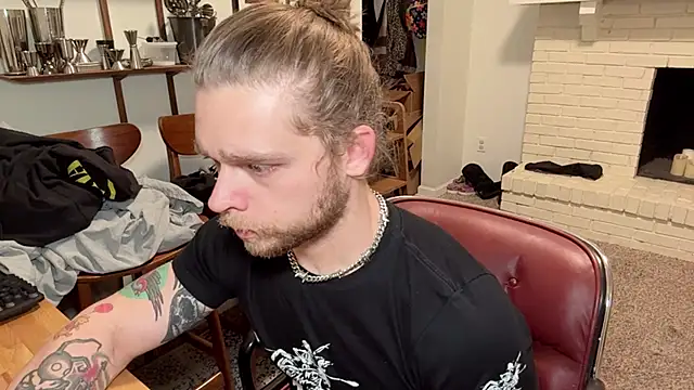 Snapshot of DaddydayDrinkzz chatting on January 21, 5:39 am DaddydayDrinkzz online show from January 21, 5:39 am