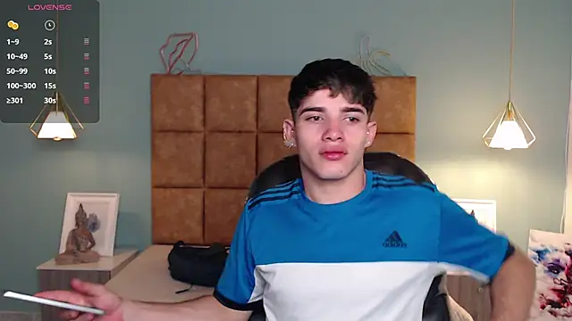Snapshot of AlejooTwink chatting on January 10, 5:45 pm AlejooTwink online show from January 10, 5:45 pm