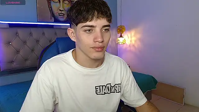 Snapshot of AlejooTwink chatting on January 8, 5:59 pm AlejooTwink online show from January 8, 5:59 pm