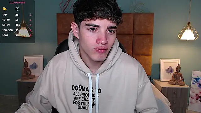 Snapshot of AlejooTwink chatting on January 3, 6:14 pm AlejooTwink online show from January 3, 6:14 pm