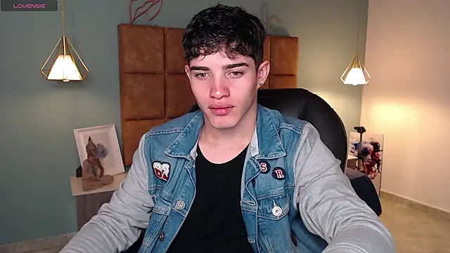 Snapshot of AlejooTwink chatting on February 7, 4:14 pm AlejooTwink online show from February 7, 4:14 pm