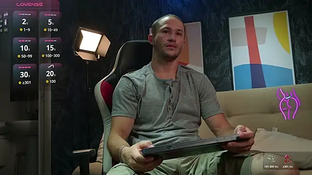 AxelFairchaild online show from November 30, 1:35 pm