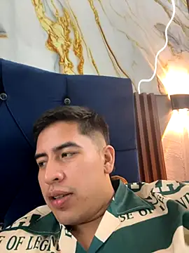 Snapshot of roguer_darkk chatting on October 17, 6:50 am roguer darkk online show from October 17, 6:50 am