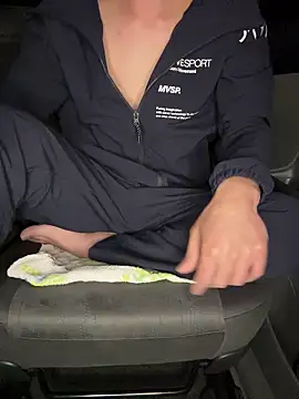 onimakura online show from February 18, 1:31 pm