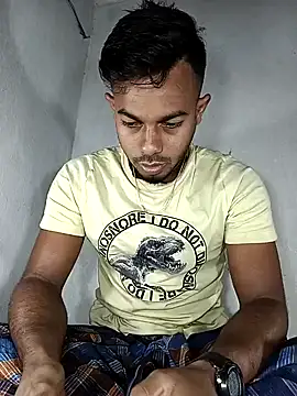 Snapshot of arafat_mia chatting on December 15, 4:18 am arafat mia online show from December 15, 4:18 am