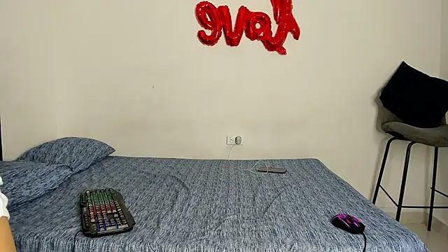 Snapshot of evanscollins chatting on October 1, 5:11 am evanscollins online show from October 1, 5:11 am