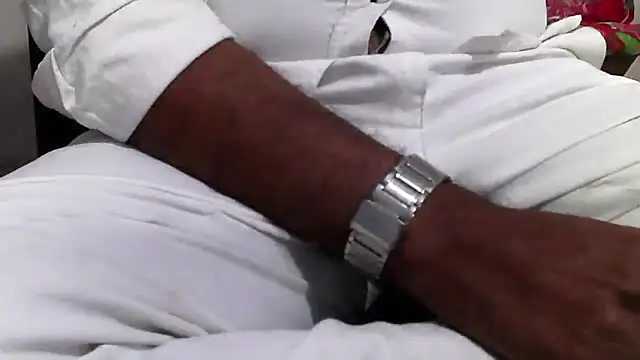 GO LALA online show from December 25, 8:40 am