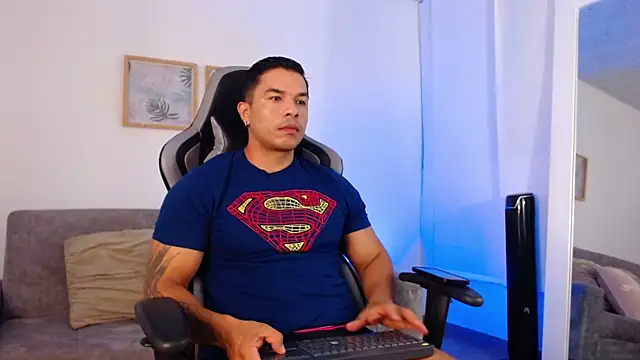 estebandelouis online show from April 15, 11:10 am