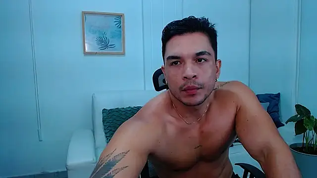 estebandelouis online show from February 25, 9:46 pm