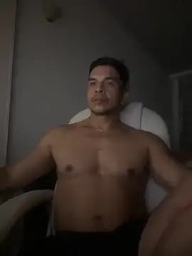 estebandelouis online show from January 28, 3:47 am