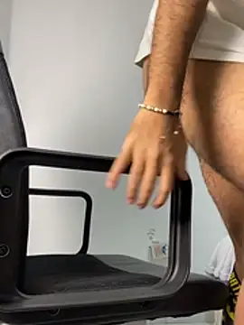 JuanZapata33 online show from March 10, 8:37 pm