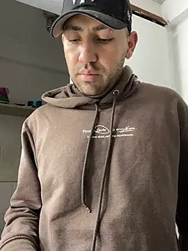 JuanZapata33 online show from February 14, 9:21 pm