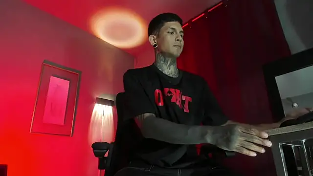 Travistanner 28 online show from March 19, 12:14 am