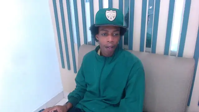 Snapshot of LarryCollin chatting on December 7, 3:25 am LarryCollin online show from December 7, 3:25 am