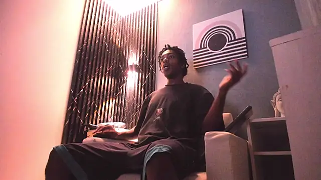 Snapshot of LarryCollin chatting on December 14, 2:12 am LarryCollin online show from December 14, 2:12 am