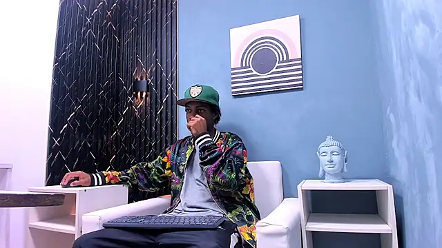 Snapshot of LarryCollin chatting on December 17, 2:12 am LarryCollin online show from December 17, 2:12 am