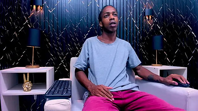 Snapshot of LarryCollin chatting on March 3, 1:38 am LarryCollin online show from March 3, 1:38 am