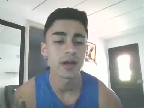 Snapshot of Danifornari chatting on February 4, 7:44 pm Danifornari online show from February 4, 7:44 pm