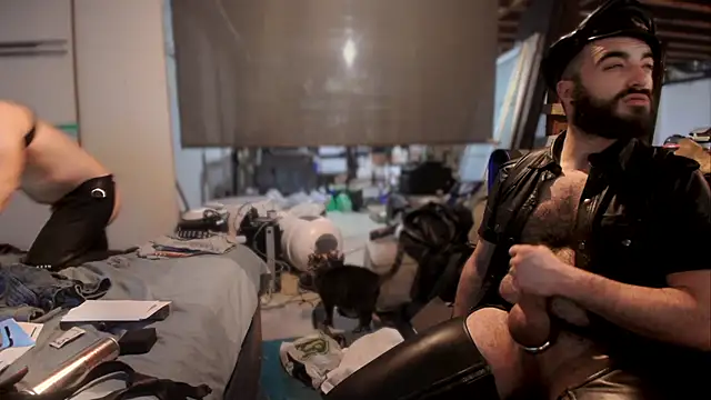 leatherpupmtl online show from December 16, 9:14 am