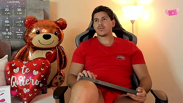 Snapshot of victor_vixen chatting on September 20, 8:09 pm victor vixen online show from September 20, 8:09 pm