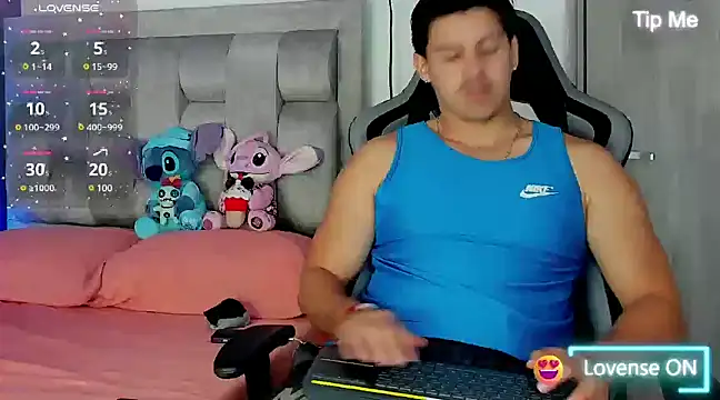 Snapshot of victor_vixen chatting on March 6, 3:13 pm victor vixen online show from March 6, 3:13 pm